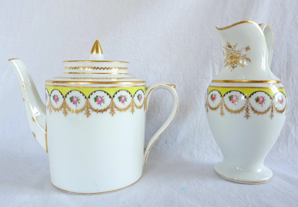 Manufacture Nast: teapot in Paris porcelain gilded with gold - Empire period - signed