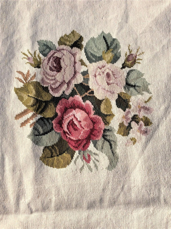 From 06.10 to 30.11 - Remise 25\% - Tapis Aux Petits Points à Fond Blanc Et Décor Floral -