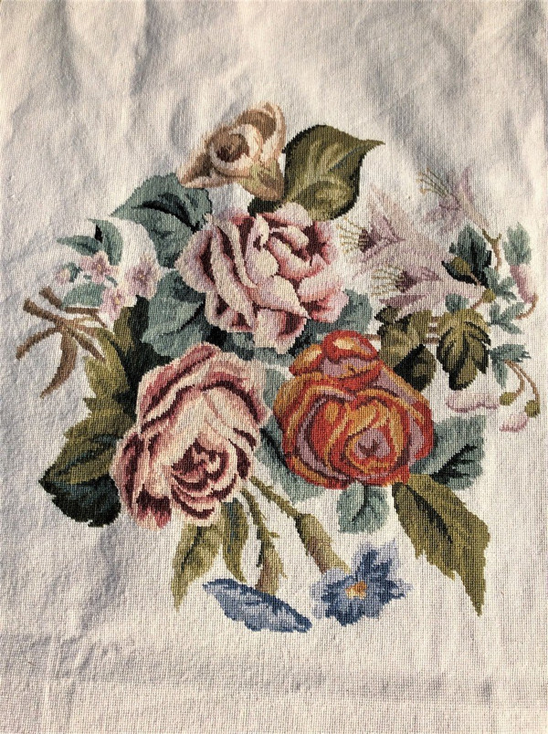 From 06.10 to 30.11 - Remise 25\% - Tapis Aux Petits Points à Fond Blanc Et Décor Floral -