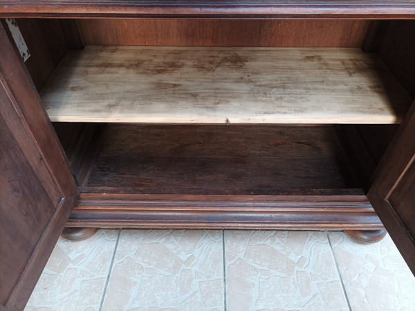 Kleines Renaissance-Sideboard aus geprägtem Walnussholz