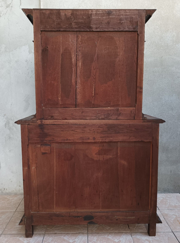 Kleines Renaissance-Sideboard aus geprägtem Walnussholz