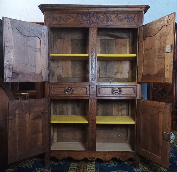 Credenza Regency a 4 ante in noce intagliato