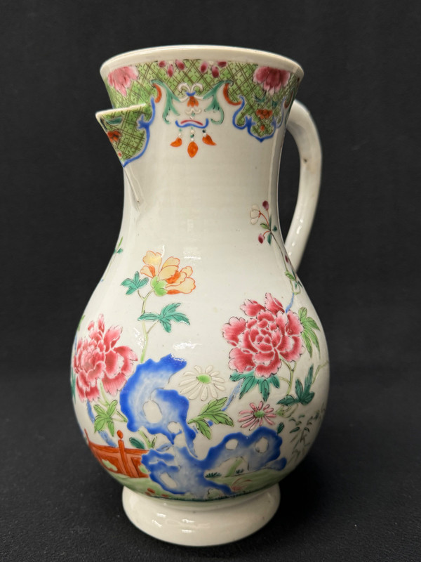 Porcelain jug from China Compagnie Indes Famille rose Qianlong period