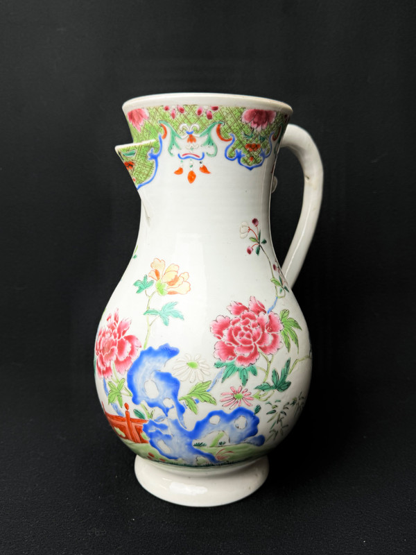 Porcelain jug from China Compagnie Indes Famille rose Qianlong period