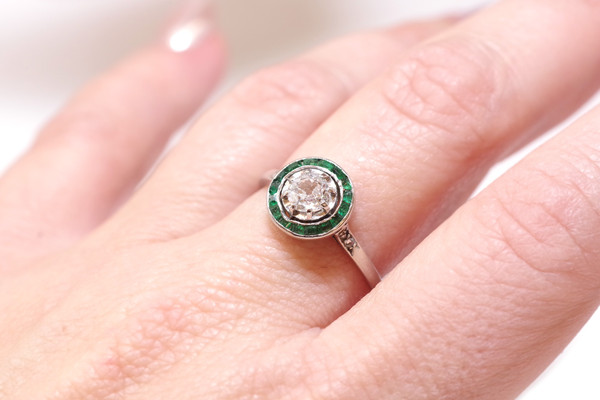 Art Deco emerald target ring in platinum and 18k white gold, target ring, circular ring