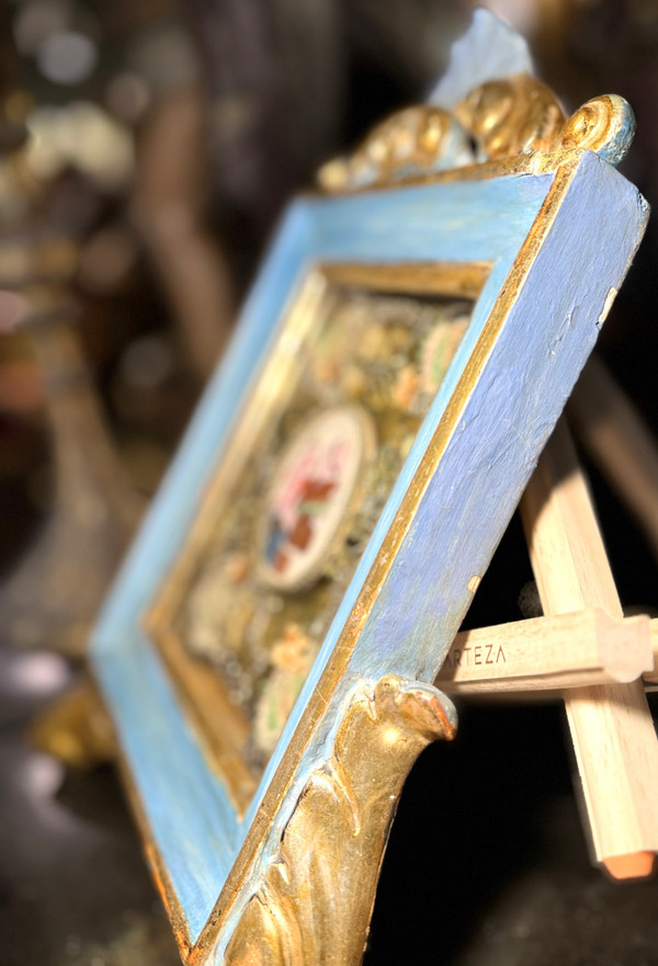 Cadre reliquaire Italien aux tendres couleurs - tout début XIXe