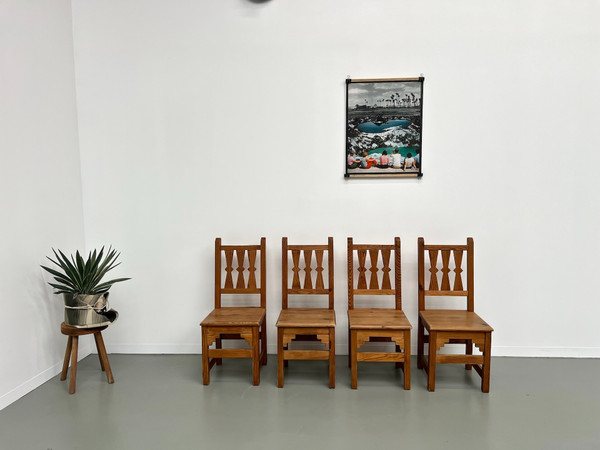 Set of 4 pine chairs, 1970s