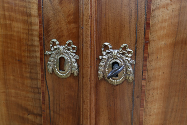 Biblioteca di proprietà di due corpi in ciliegio – Fine XVIII secolo
