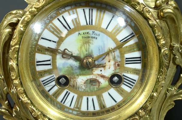 Dieses Bücherregal aus Kirschholz aus dem späten 18. Jahrhundert ist ein perfektes Beispiel für Eleganz und Eleganz