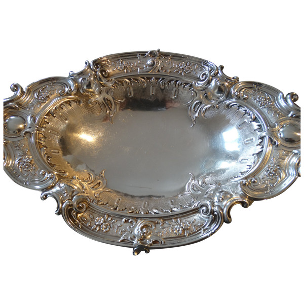 800 mil chiseled silver basket. Weight 509g. Late 19th - Early 20th century