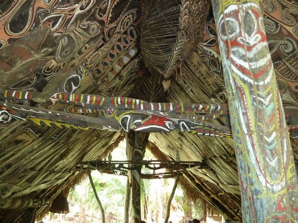 Totem rituel, poteau de case, art tribal, art océanien, sculpture, Papouasie Nouvelle Guinée