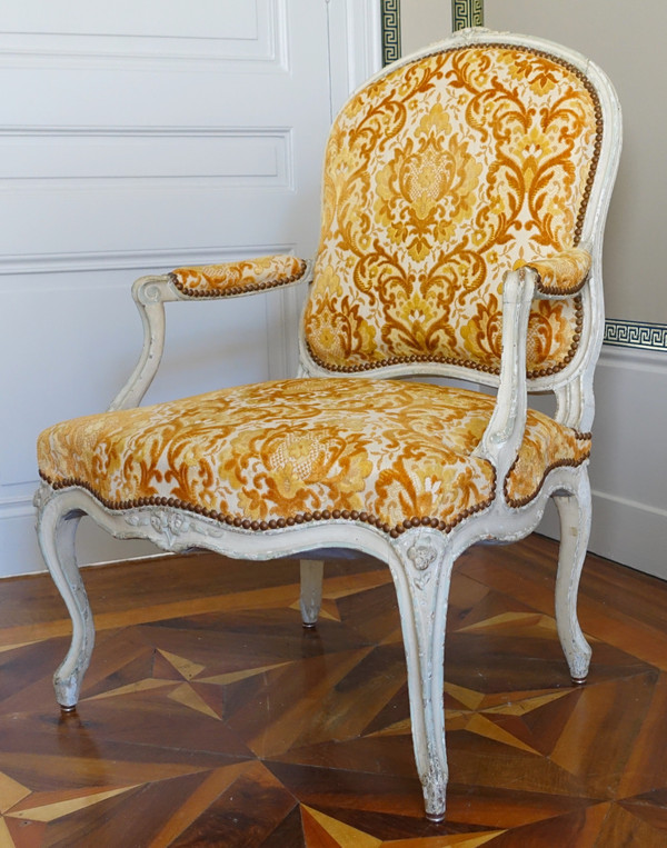 Poltrona da regina d'epoca Luigi XV, velluto goffrato