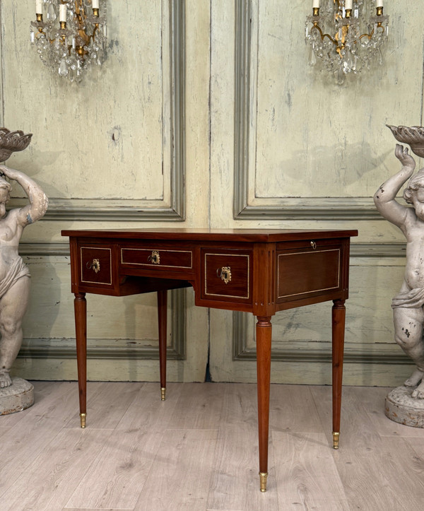 Leonard Boudin, Bureau Plat En Acajou d'Eoque Louis XVI Estampillé Vers 1780