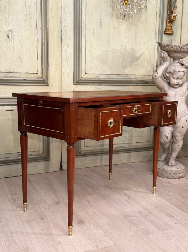 Leonard Boudin, Bureau Plat En Acajou d'Eoque Louis XVI Estampillé Vers 1780