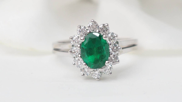 Ring Margerite aus smaragdgrünem Weißgold mit Diamanten