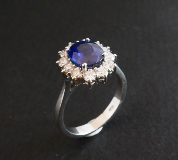 Bague Marguerite Saphir Entourage Diamants.