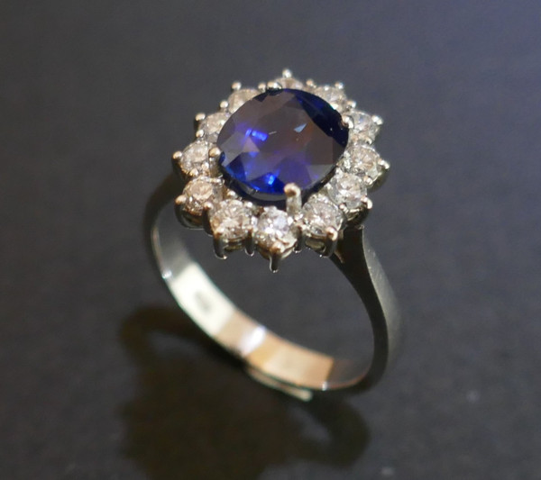 Bague Marguerite Saphir Entourage Diamants.