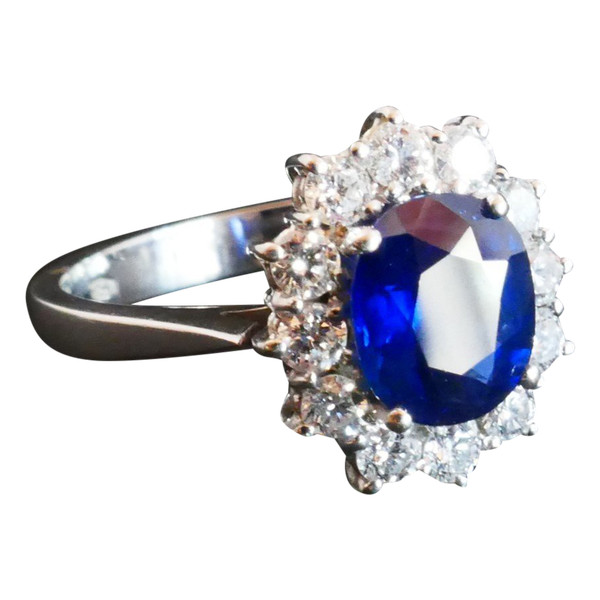 Bague Marguerite Saphir Entourage Diamants.