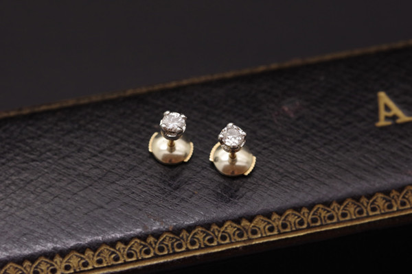 Diamant-Ohrstecker aus Platin und 18k Weißgold, Diamantchips im Brillantschliff