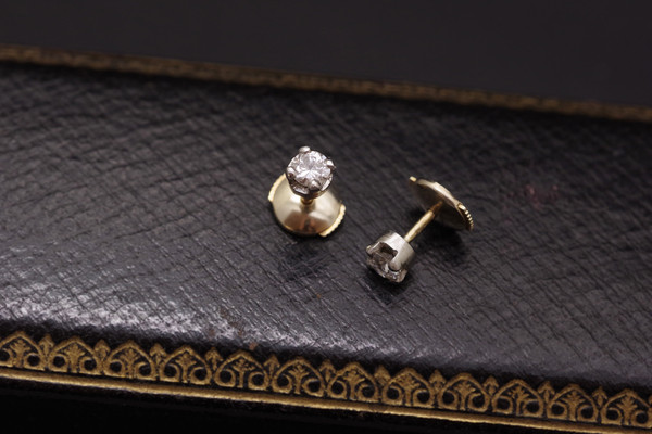 Diamant-Ohrstecker aus Platin und 18k Weißgold, Diamantchips im Brillantschliff