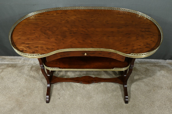 Table Rognon en Moucheté d’Acajou, estampillée “L’escalier de Cristal” – Fin XIXe