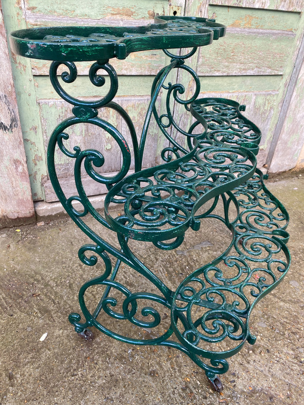 Portafiori in ghisa / mensola da giardino, decorazione a volute, periodo Napoleone III
