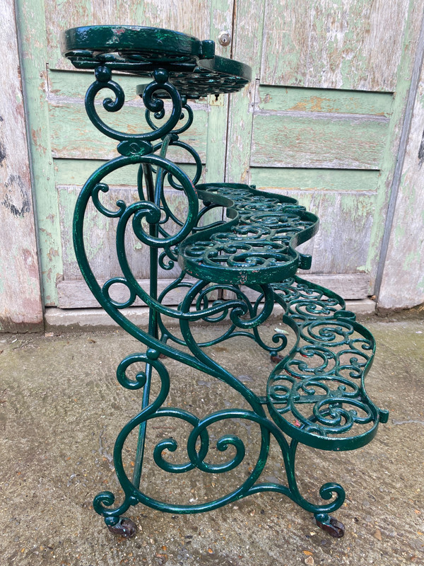 Portafiori in ghisa / mensola da giardino, decorazione a volute, periodo Napoleone III