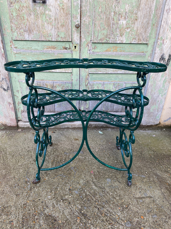 Portafiori in ghisa / mensola da giardino, decorazione a volute, periodo Napoleone III