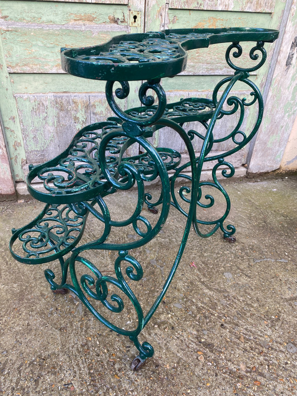 Portafiori in ghisa / mensola da giardino, decorazione a volute, periodo Napoleone III