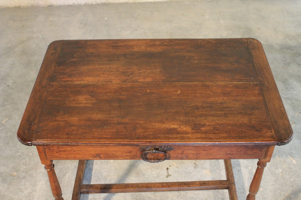 Louis XIII period writing desk in walnut Origin Périgord 17th century