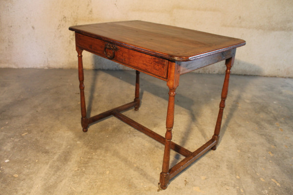 Louis XIII period writing desk in walnut Origin Périgord 17th century