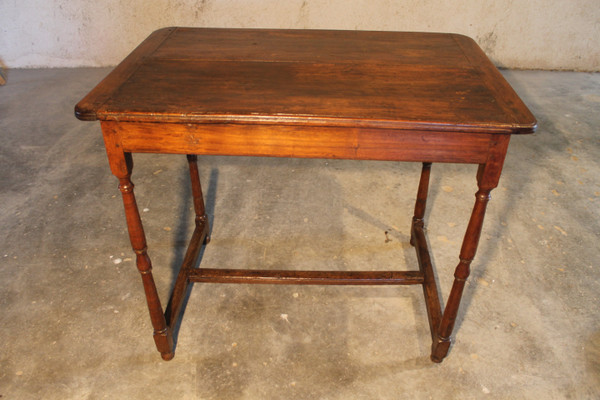 Louis XIII period writing desk in walnut Origin Périgord 17th century
