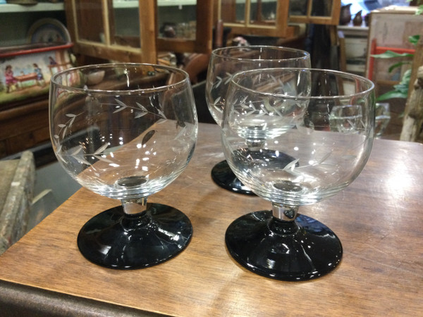 11 wine glasses from the '30s