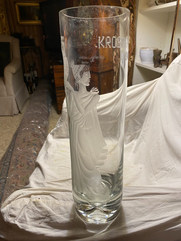 Grand Vase en cristal épais tubulaire gravé des Années "75" , Avignon à l'image d'une Déesse au vase