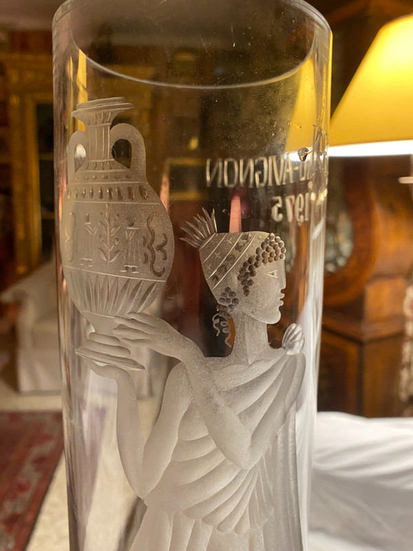 Grand Vase en cristal épais tubulaire gravé des Années "75" , Avignon à l'image d'une Déesse au vase