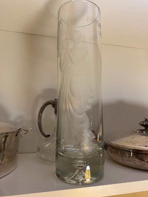 Grand Vase en cristal épais tubulaire gravé des Années "75" , Avignon à l'image d'une Déesse au vase
