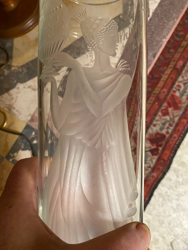 Grand Vase en cristal épais tubulaire gravé des Années "75" , Avignon à l'image d'une Déesse au vase