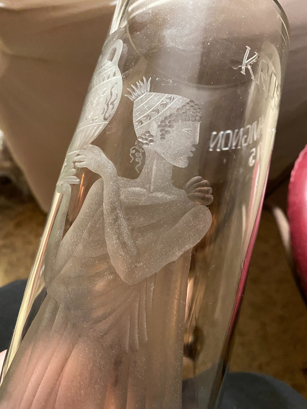 Grand Vase en cristal épais tubulaire gravé des Années "75" , Avignon à l'image d'une Déesse au vase