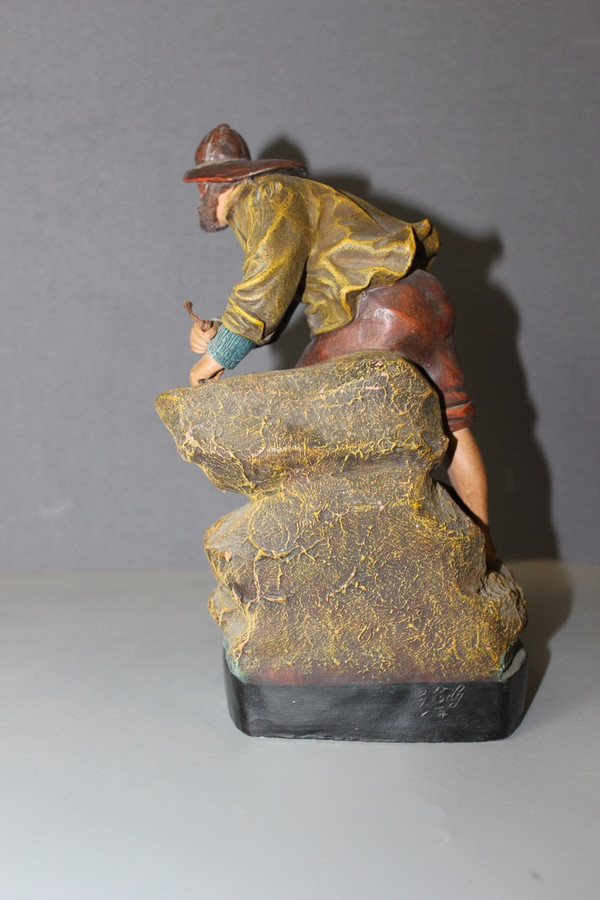 Terrakotta Figur eines bretonischen Fischers Um 1900