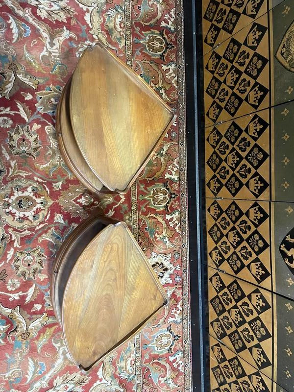 Paire de tables de chevets de style Louis XV