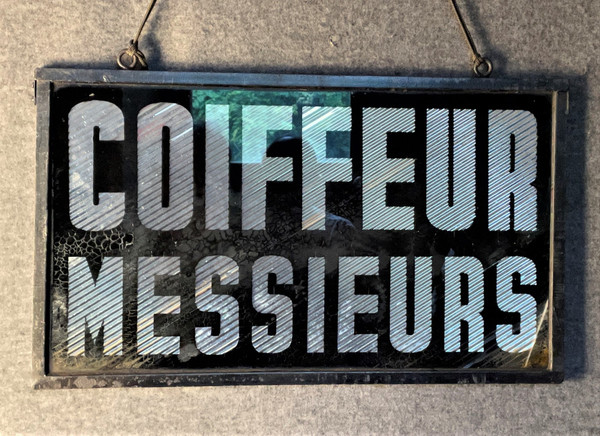 Enseigne « coiffeur » double face art déco en verre églomisé vers 1930