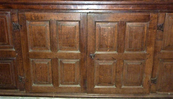 Anrichte aus Eiche XVII. Jahrhundert (Restaurierungen)