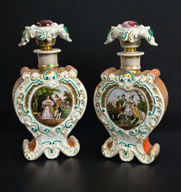 Jacob Petit ( 1796- 1868 ) Paire De Flacons En Porcelaine Polychrome De Scenes Courtoises