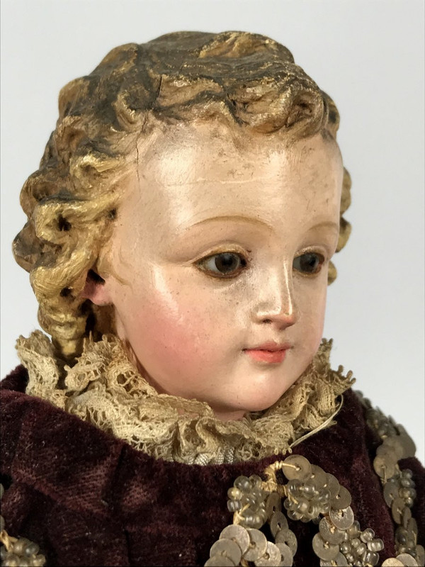 19th CENTURY JESUS CHILD IN POLYCHROME SCULPTTED WOOD ON GILDED SOCLE WITH DOUCINE