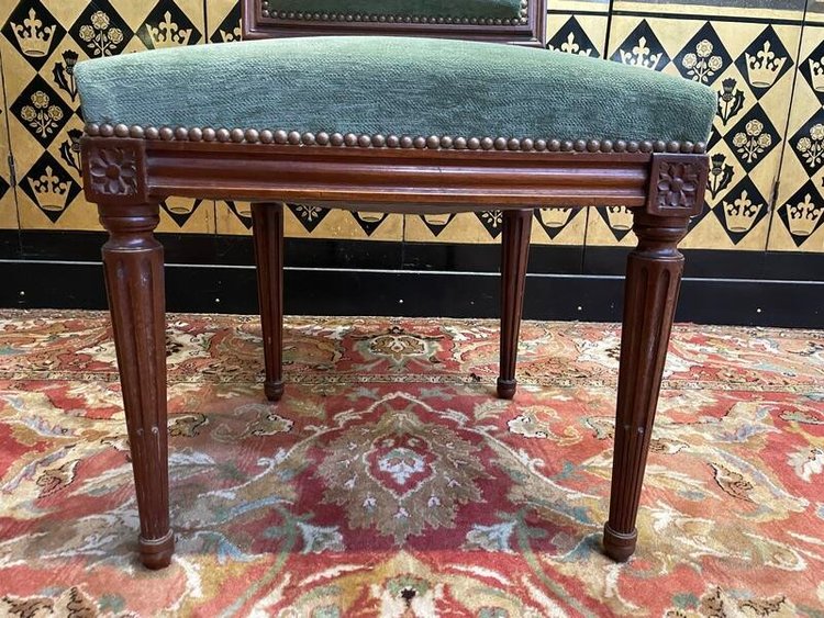 Suite de 6 chaises de style Louis XVI velours vert