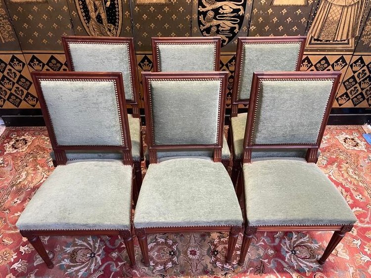 Suite de 6 chaises de style Louis XVI velours vert