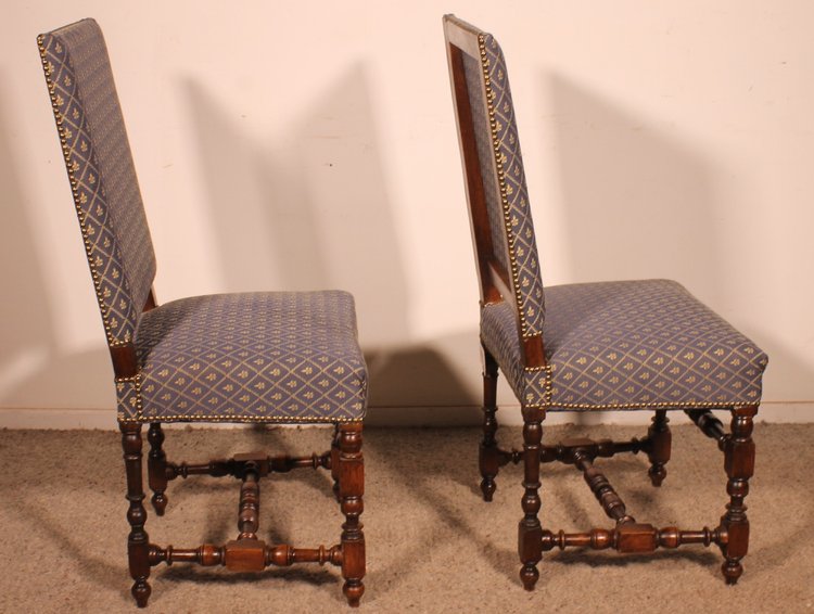 Deux Chaises Louis XIII En Noyer