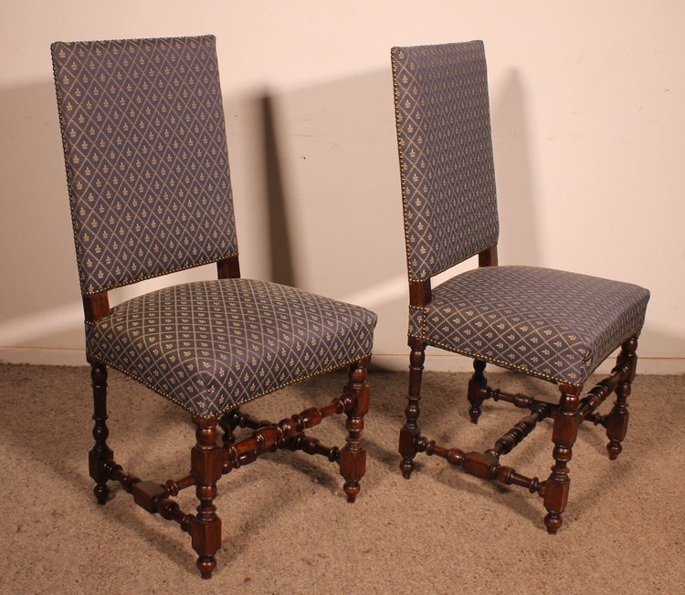 Deux Chaises Louis XIII En Noyer