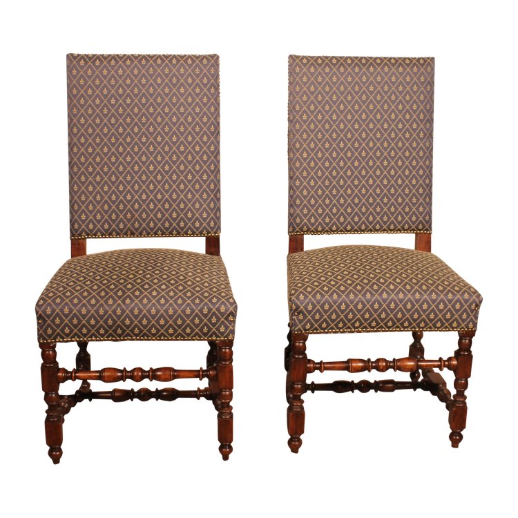 Deux Chaises Louis XIII En Noyer