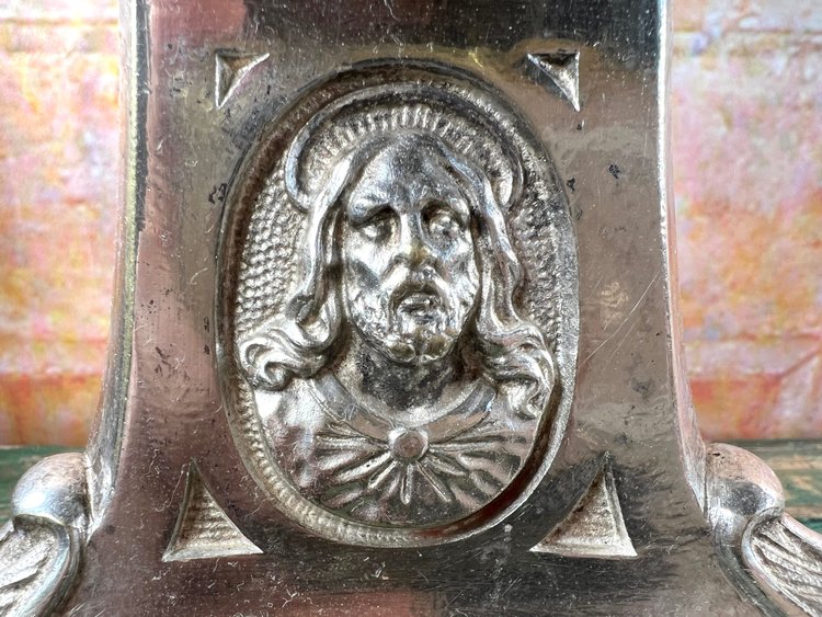 Ein Paar Altarleuchter aus versilbertem Metall - 19. Jahrhundert